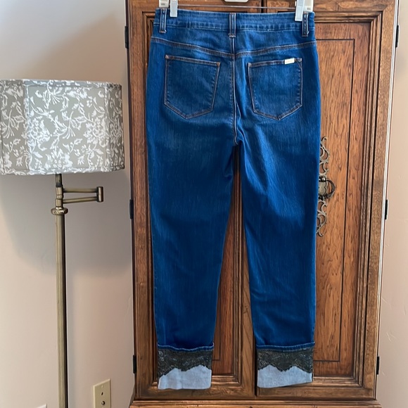 Chico's So Slimming Girlfriend Ankle Jean with lace detail at cuff - size 6 - Picture 5 of 7